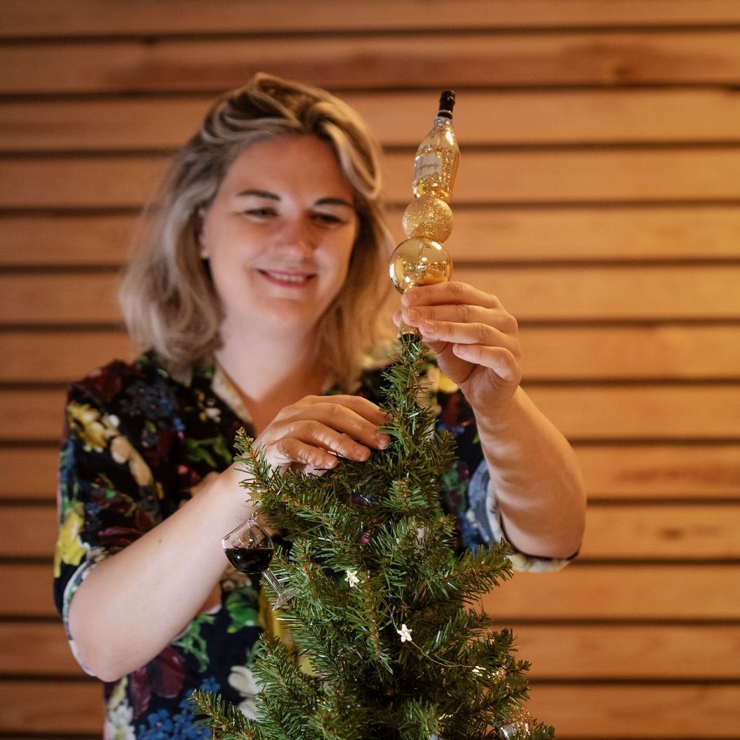 Kersthanger rode wijn