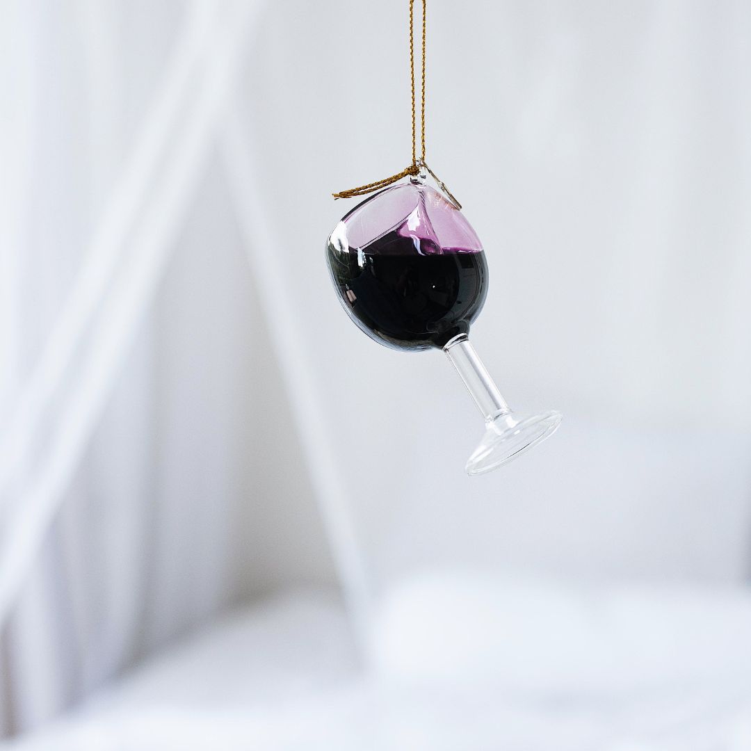 Kersthanger rode wijn